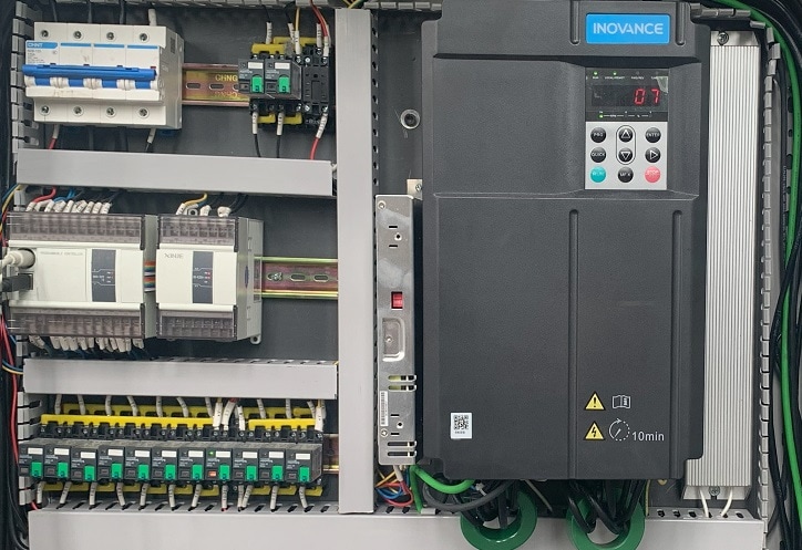 Control system of the machine including PLC programmable control system and servo drive etc., ensuring precise operation, safety, and reliability